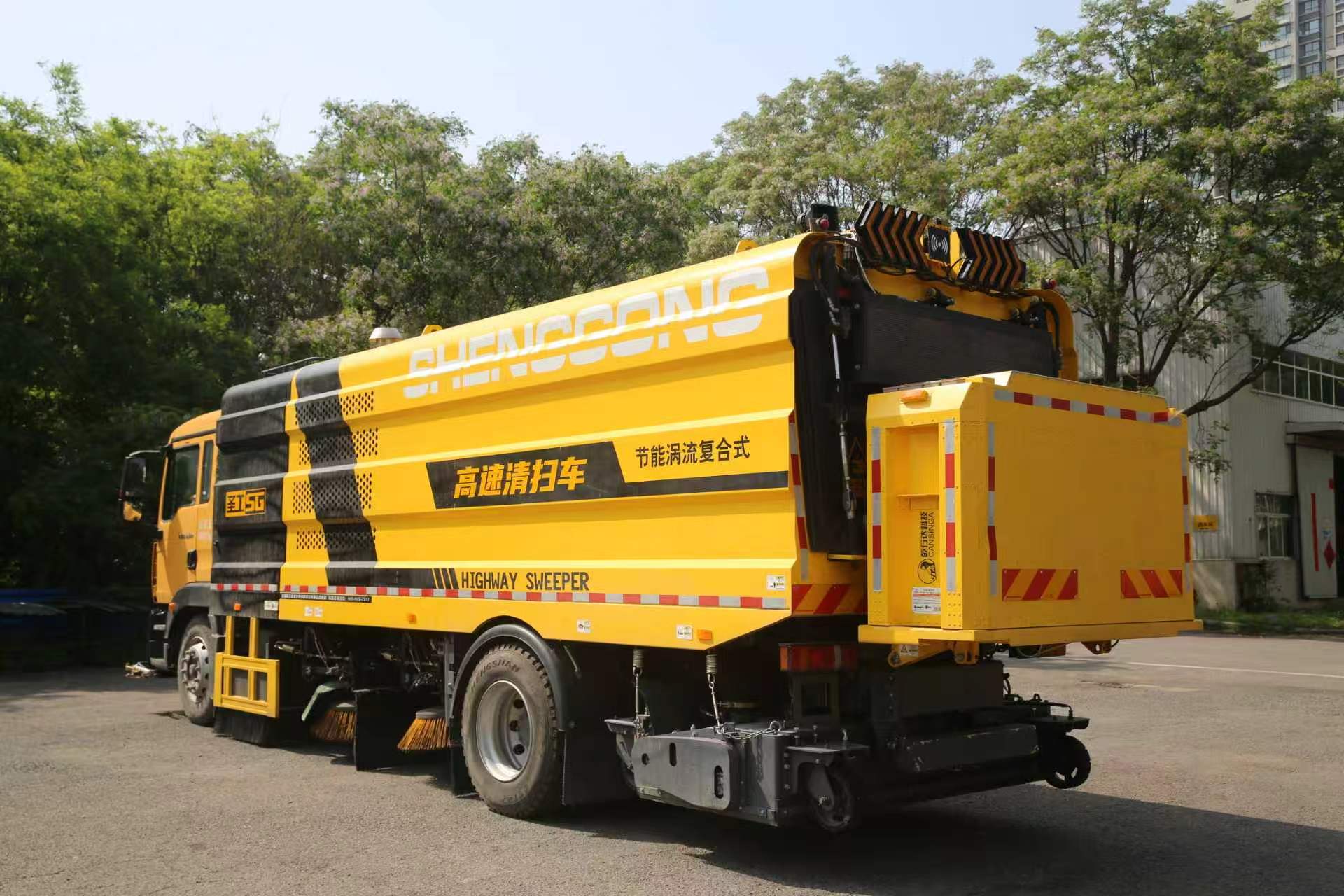 HGY5181TSLZ6节能涡流复合式高速清扫车